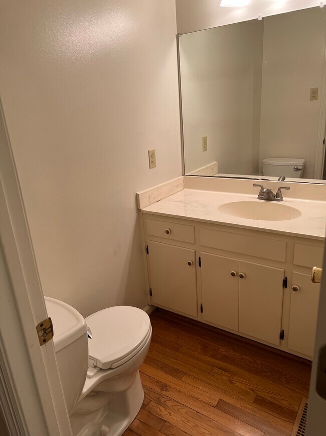 Building Photo - 410 21st St E