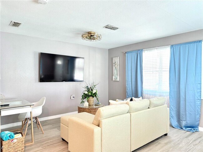 Foto del edificio - 208 W Gardenia St