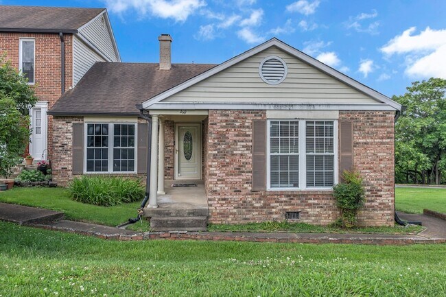 Foto del edificio - 460 Huntington Ridge Dr