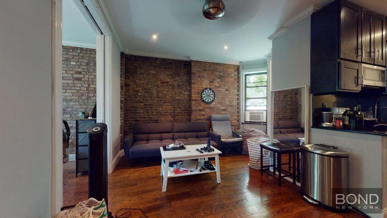 Foto principal - 325 E 5th St