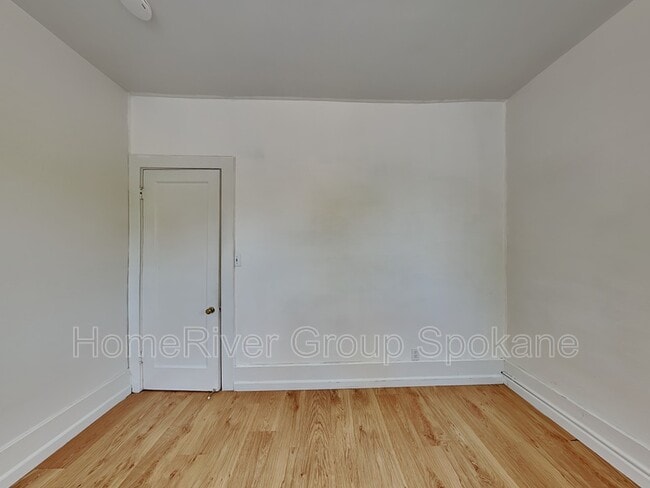 Building Photo - 634 E 23rd Ave