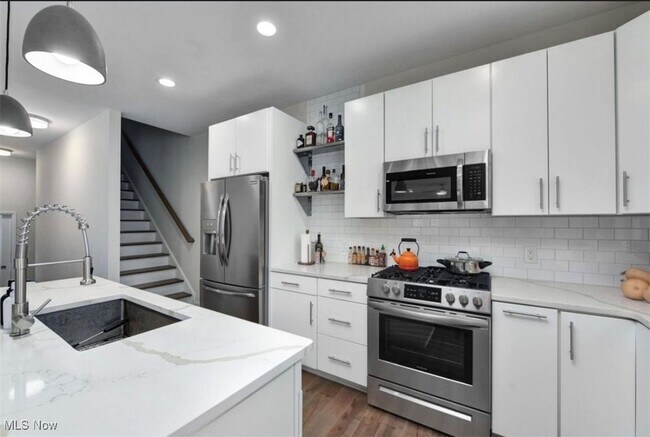 Foto del edificio - 1926 W 52nd St