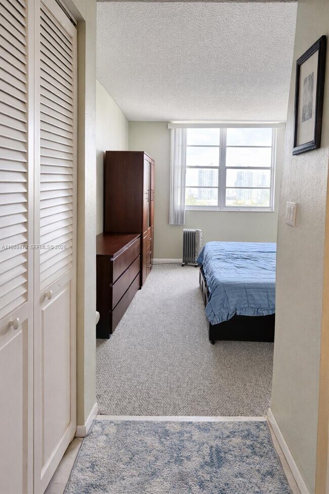 Foto del edificio - 500 Bayview Dr
