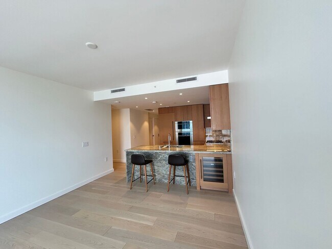 Foto del edificio - Luxury 1-Bedroom Kakaako Apartment