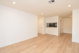 Building Photo - 7200 Clarewood Dr