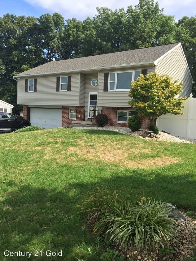 204 Longleaf Dr, Blandon, PA 19510 House Rental in Blandon, PA