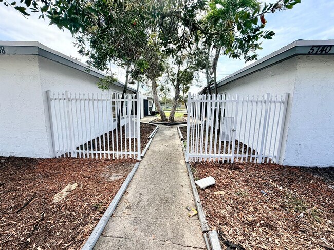Foto del edificio - 5730 NW 27th Ct