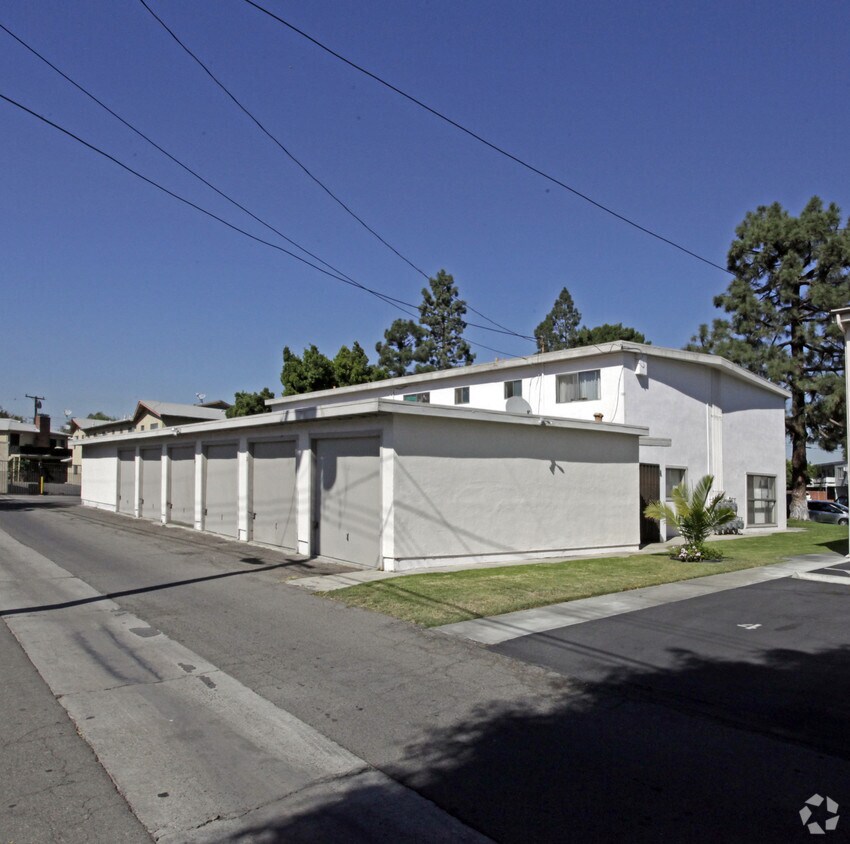 Building Photo - 12561 Kensington Ln