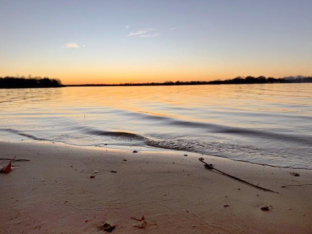 Foto del edificio - 720 Lakeshore Dr