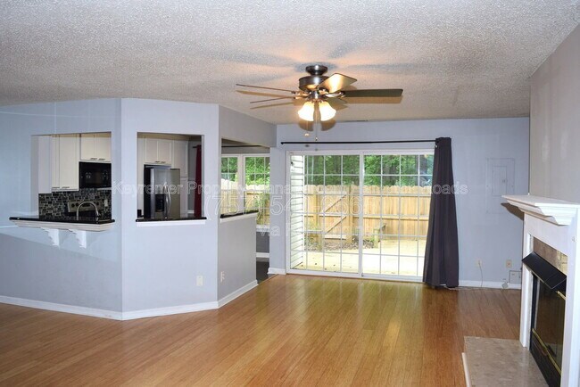 Foto del edificio - 3809 Peppercorn Way