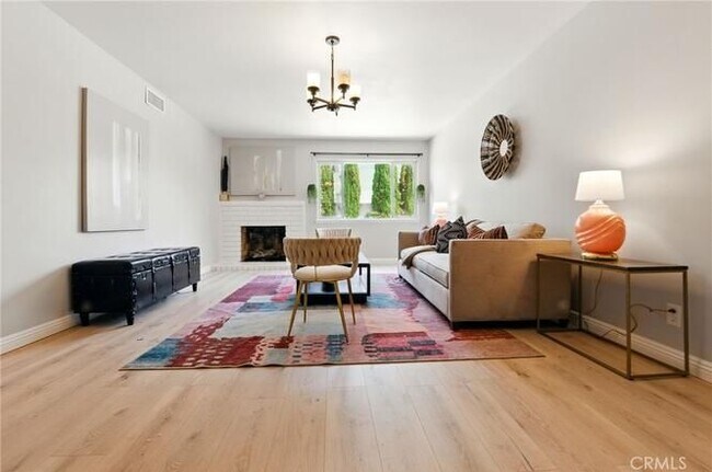 Foto del edificio - 413 E Bradrick Dr