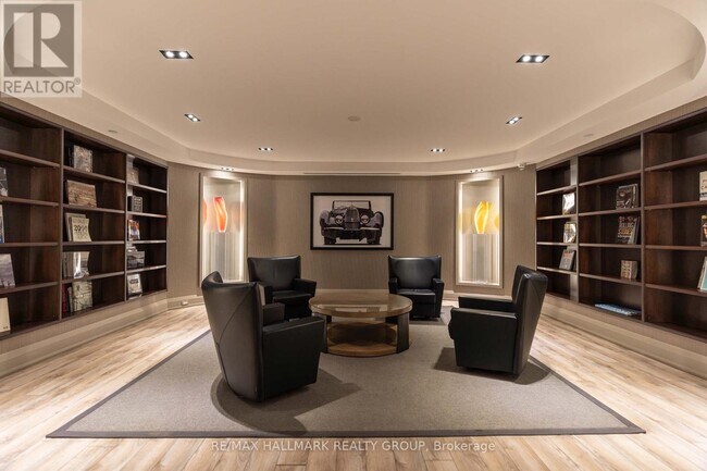 Photo du bâtiment - 111 Champagne Ave S