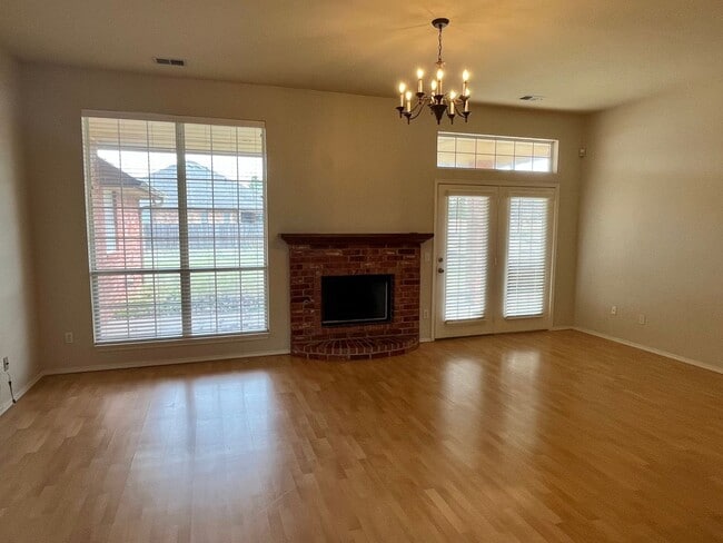 Building Photo - Gorgeous 3 Bed In Edmond Schools