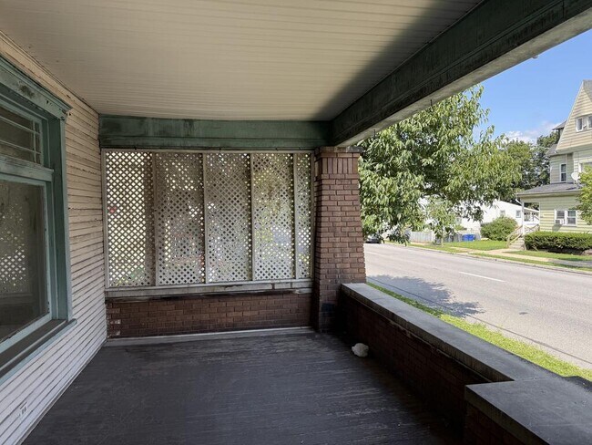 Building Photo - 2526 Broad Ave