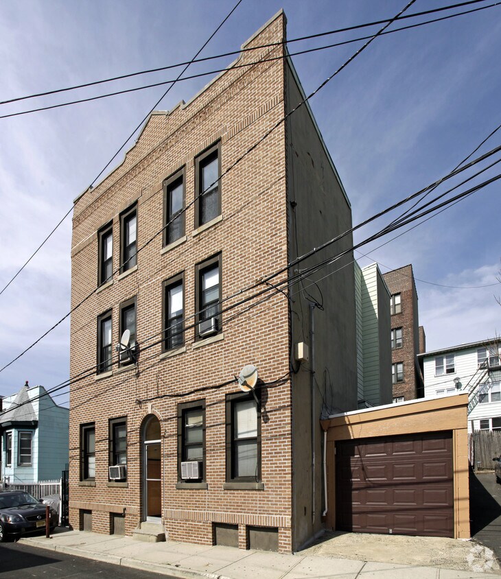 Primary Photo - 526 Lincoln St