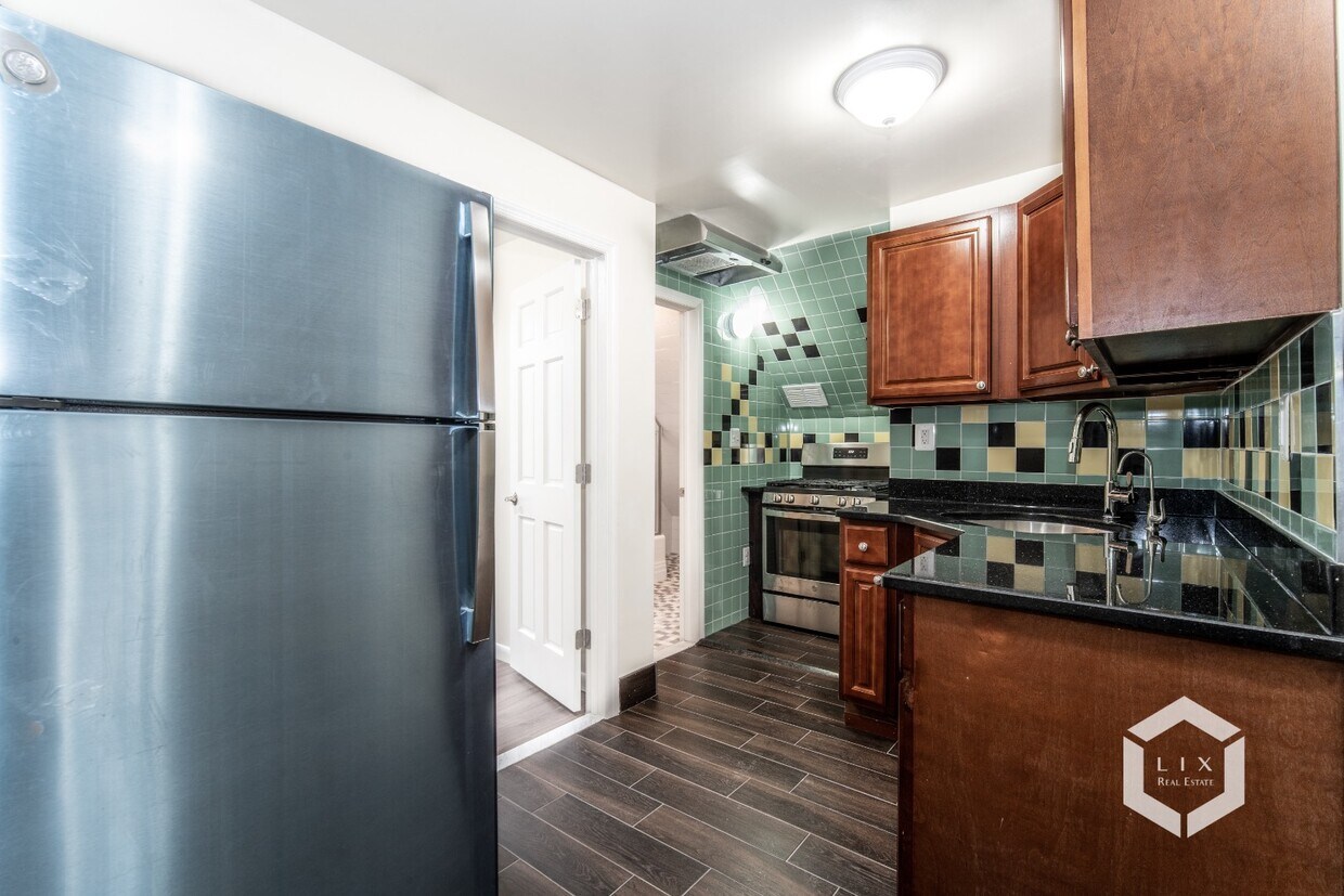 Foto principal - 704 Ditmas Ave