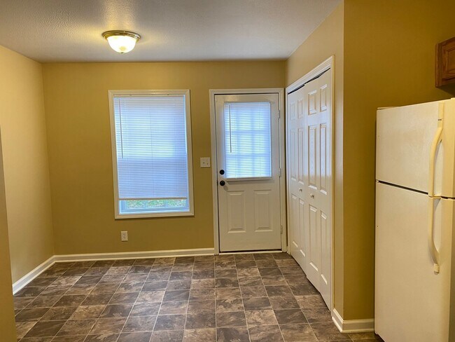 Building Photo - 803 Golf View Pl