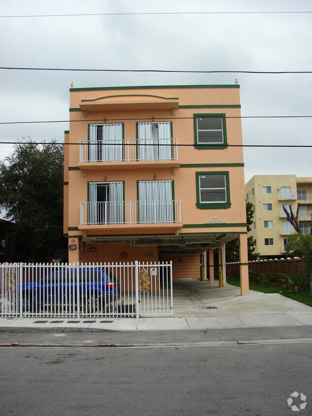 Building Photo - 2315 NW 24th Ct
