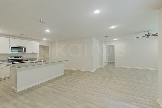 Foto del edificio - 317 Monarch Ln