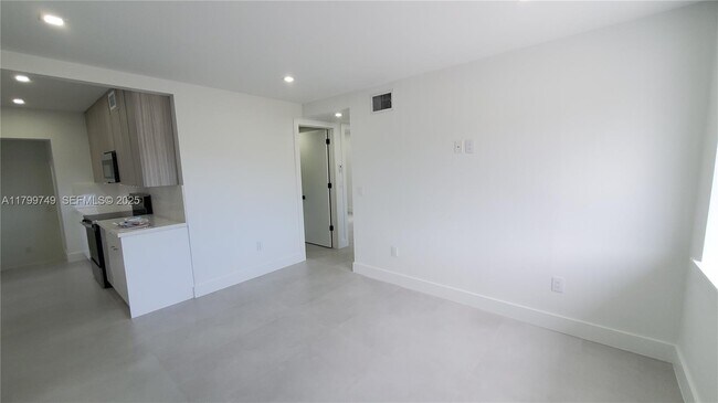 Building Photo - 6201 SW 22nd St