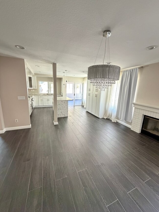 Building Photo - 2 story 5 bed, 3 bath pool home located on the East side of Simi Valley