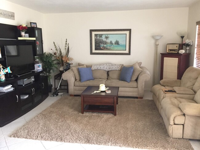 Living Room - 700 SE 7th Ave