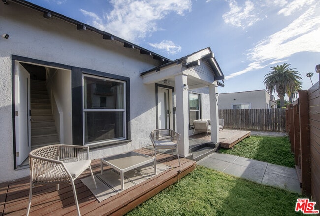 Foto del edificio - 4616 Rosewood Ave