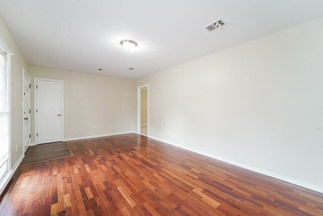 Foto del edificio - 1527 Springridge Dr