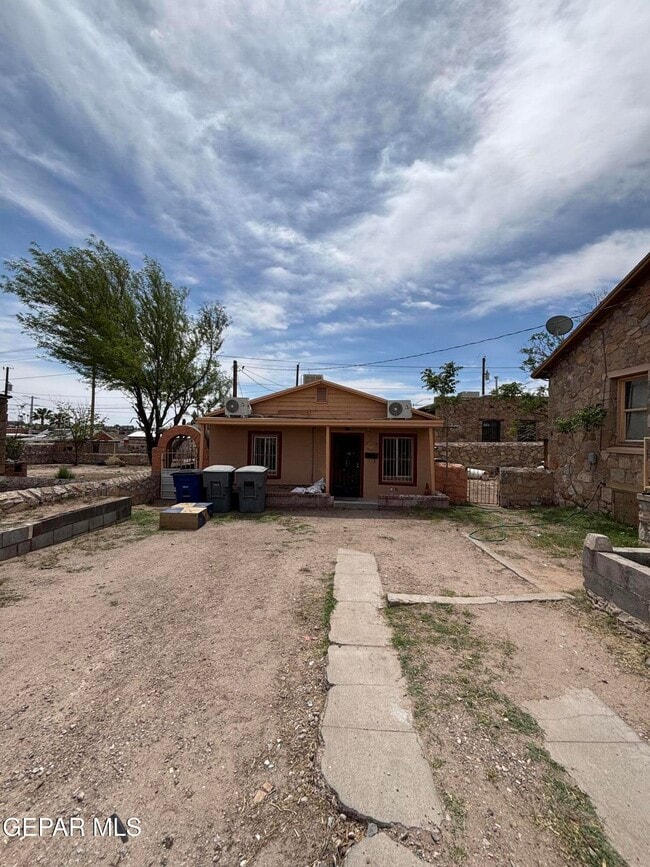 Building Photo - 4000 1/2 Sacramento Ave