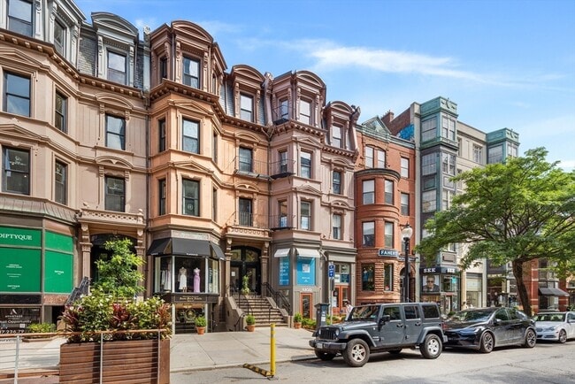 Building Photo - 121 Newbury St
