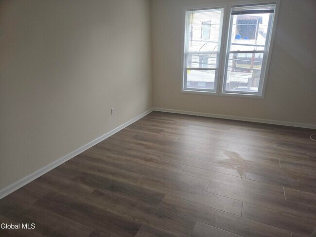 Building Photo - 29 Robin St