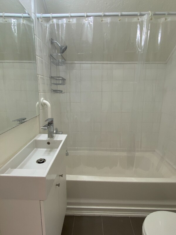 815 Madison St Unit A, Oregon City, OR 97045 Room for Rent in Oregon