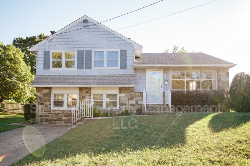 Primary Photo - 7 Green Ridge Rd
