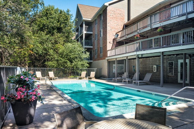 Building Photo - Minnetonka Hills Apartments