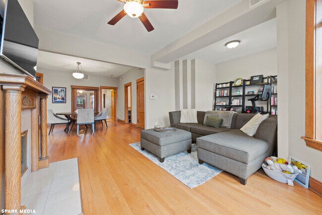 Foto del edificio - 2742 N Richmond St