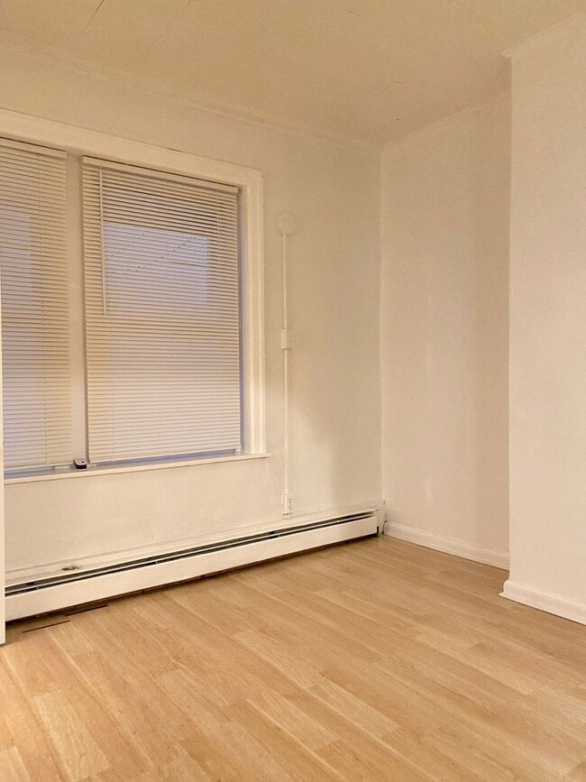 Foto del edificio - 6033 Elmwood Ave