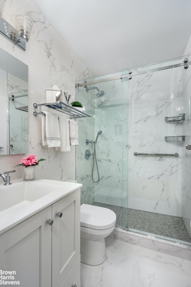 Foto del edificio - Sun-Filled 2 Bed, 2 Bath Flatiron Condo!