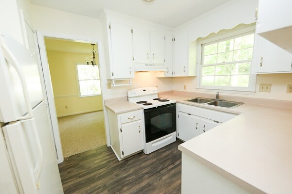 Foto del edificio - 4 Bedroom Home in Superb Cary Location