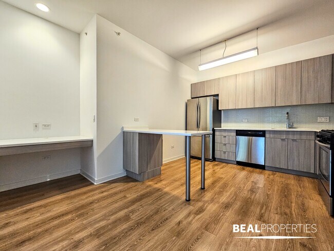 Foto del edificio - 548 W Webster Ave