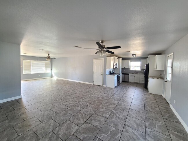 Building Photo - 310 Kessler Ave