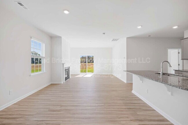 Building Photo - 1837 Vanderlyn St