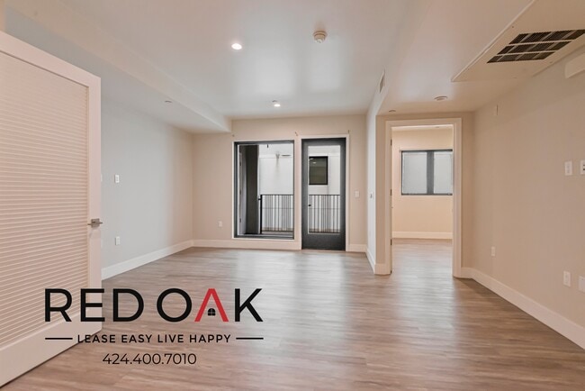 Foto del edificio - Gorgeous Two Bedroom with Central Heat and...
