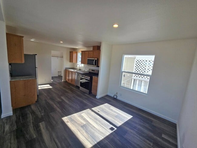 Foto del edificio - 590 E Kinney St