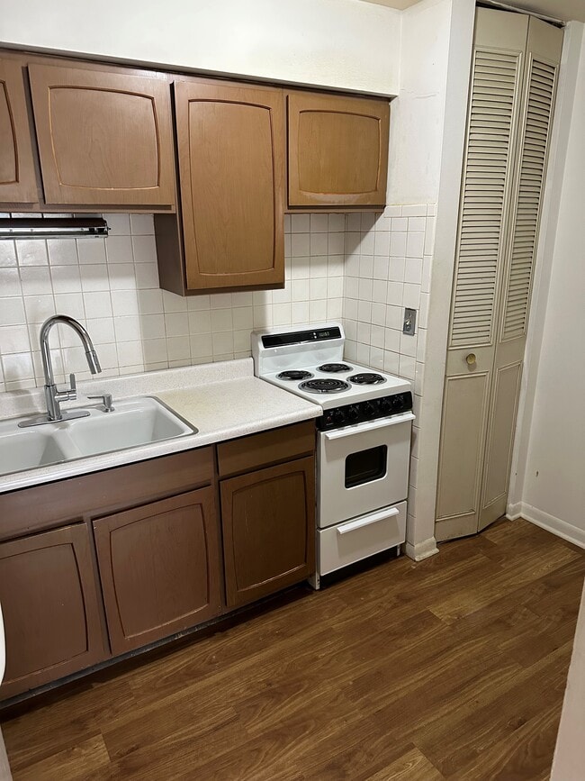 Photo - 420 W Aldine Ave Apartment