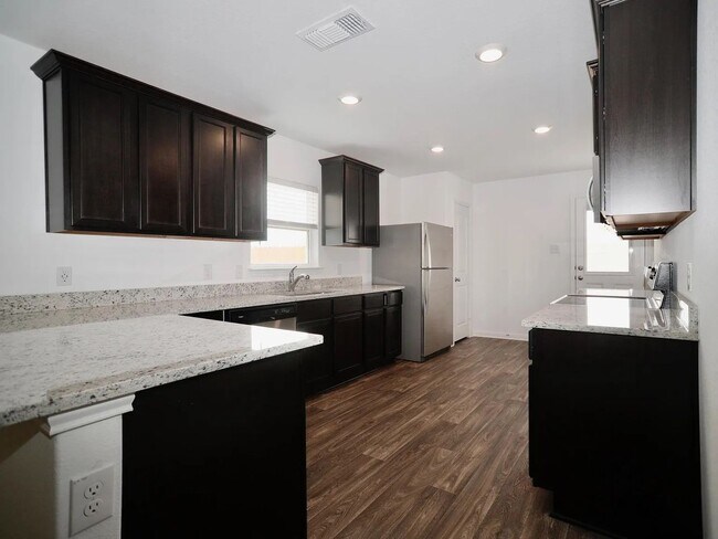 Foto del edificio - Spacious & Elegant One-Story Living in Stonebridge Crossing