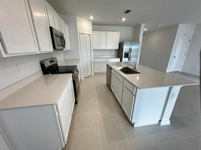 Building Photo - 3358 Alexander Dr