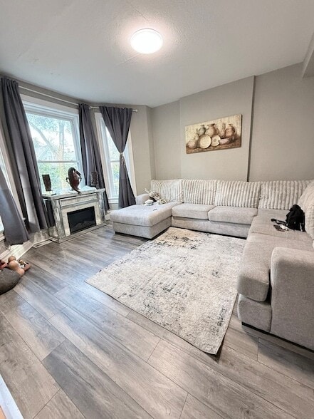Building Photo - 223 W 106th St