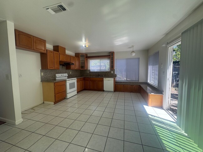 Photo - Charming 3 Bedroom, 2 Bathroom Home in Sacramento