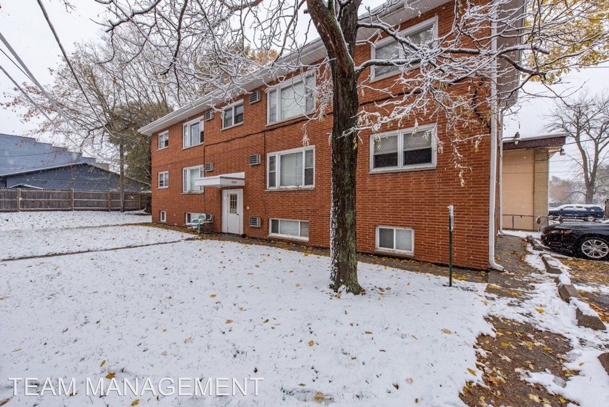 Primary Photo - 1009 Sheridan Rd