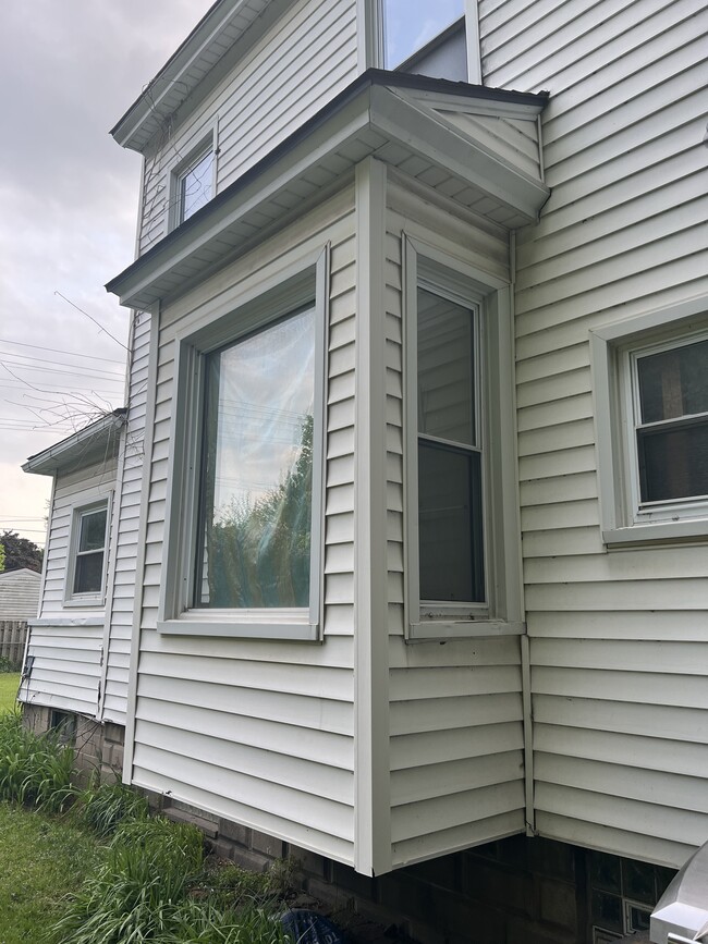 Bathroom bay window - 53 Huron Ave